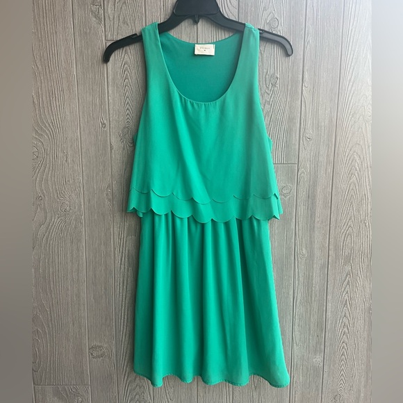 Everly Dresses & Skirts - Everly Green Scalloped Layered Sleeveless Dress Size Large